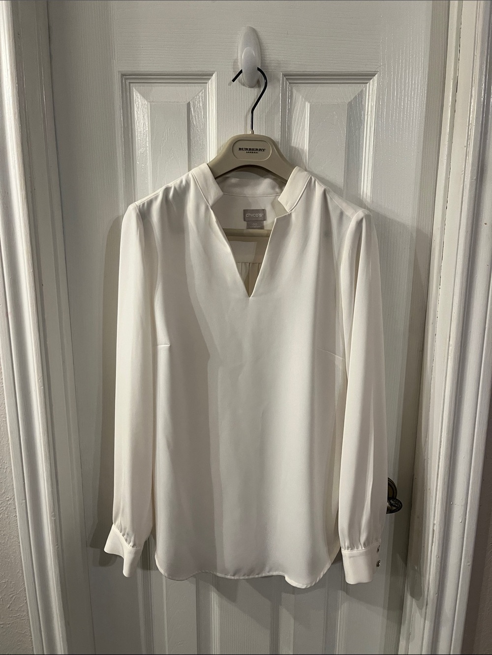 Chico’s woman Ivory Split V-Neck Long Sleeve Dress Shirt size 00